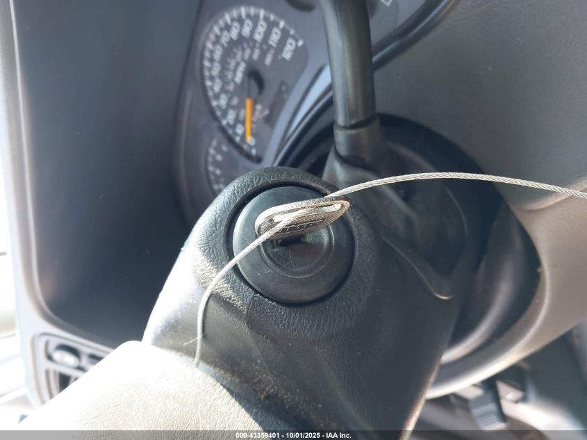 2005 Chevrolet Tahoe Z71 VIN: 1GNEK13Z85R226863 Lot: 43359401