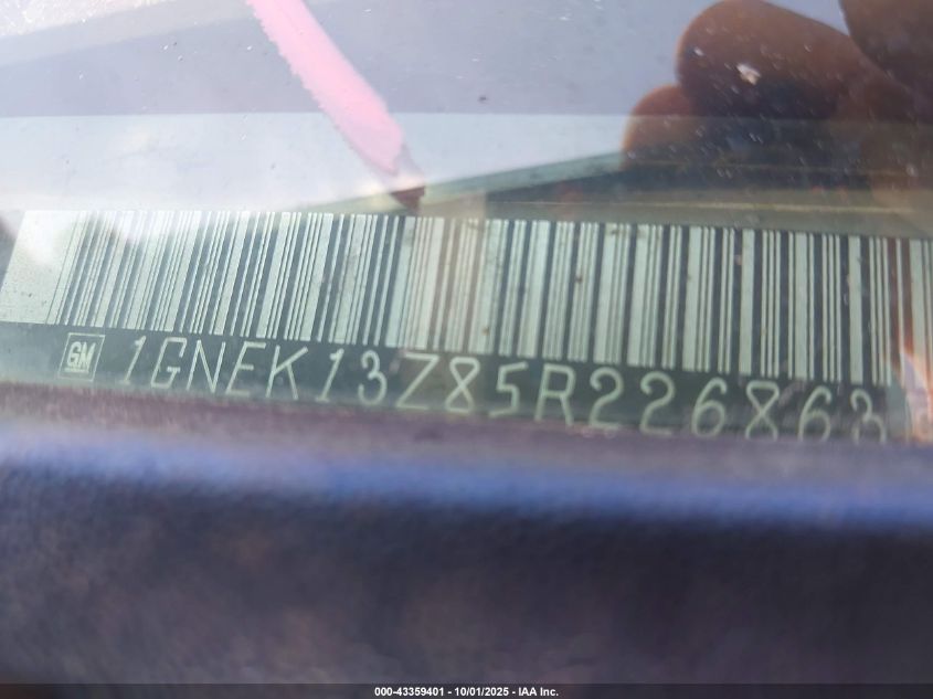 2005 Chevrolet Tahoe Z71 VIN: 1GNEK13Z85R226863 Lot: 43359401