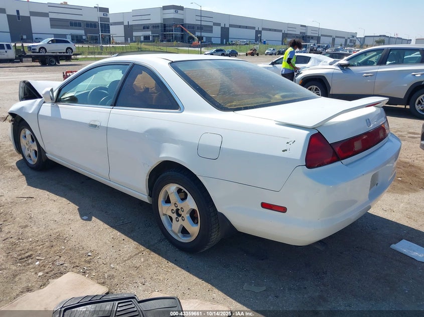 1HGCG2258YA009792 2000 HONDA ACCORD photo no. 3