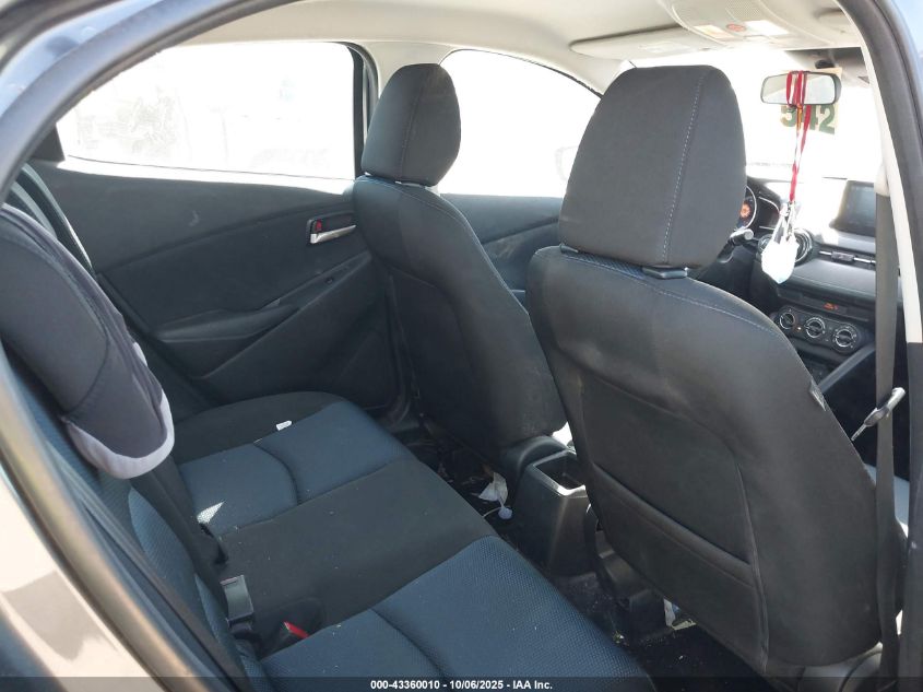 2020 Toyota Yaris Le VIN: 3MYDLBYV4LY704010 Lot: 43360010