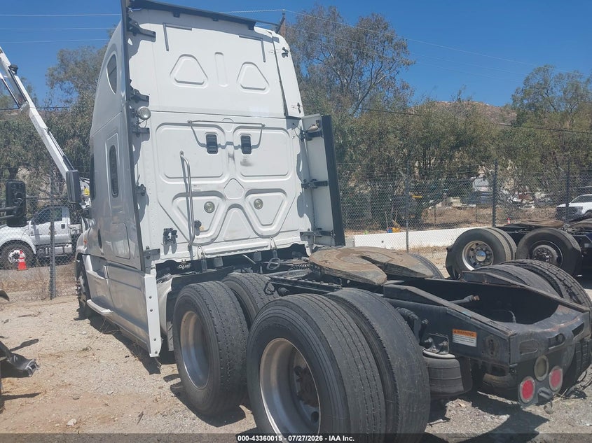 2016 FREIGHTLINER CASCADIA 125 auction photo 3