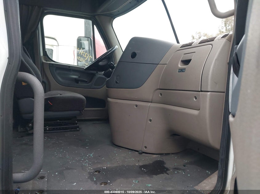 2016 FREIGHTLINER CASCADIA 125 auction photo 7