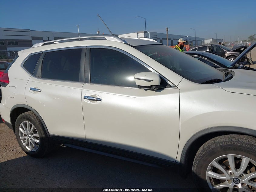 2017 NISSAN ROGUE SV KNMAT2MT0HP594135