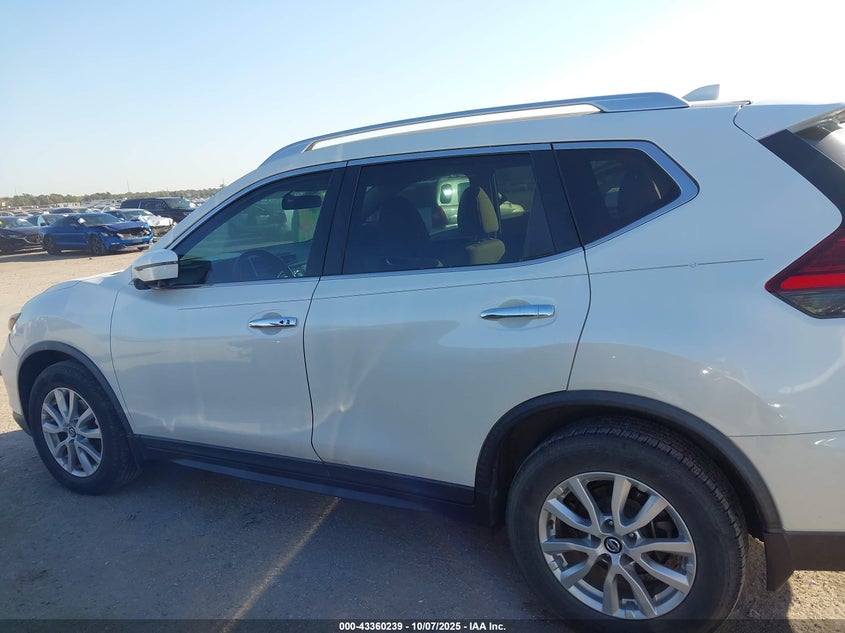 2017 NISSAN ROGUE SV KNMAT2MT0HP594135