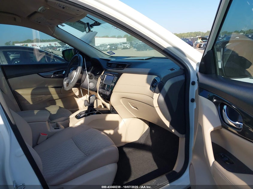 2017 NISSAN ROGUE SV KNMAT2MT0HP594135