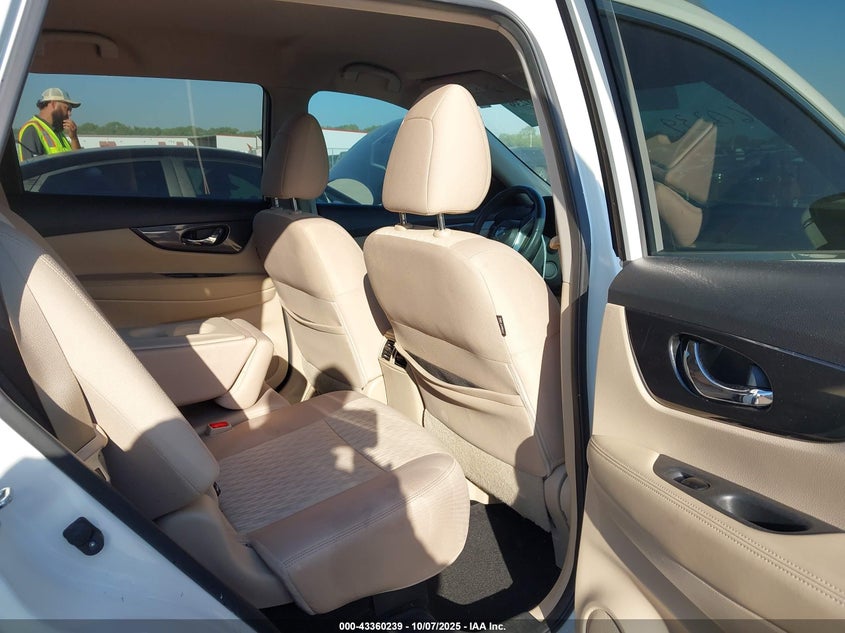 2017 NISSAN ROGUE SV KNMAT2MT0HP594135