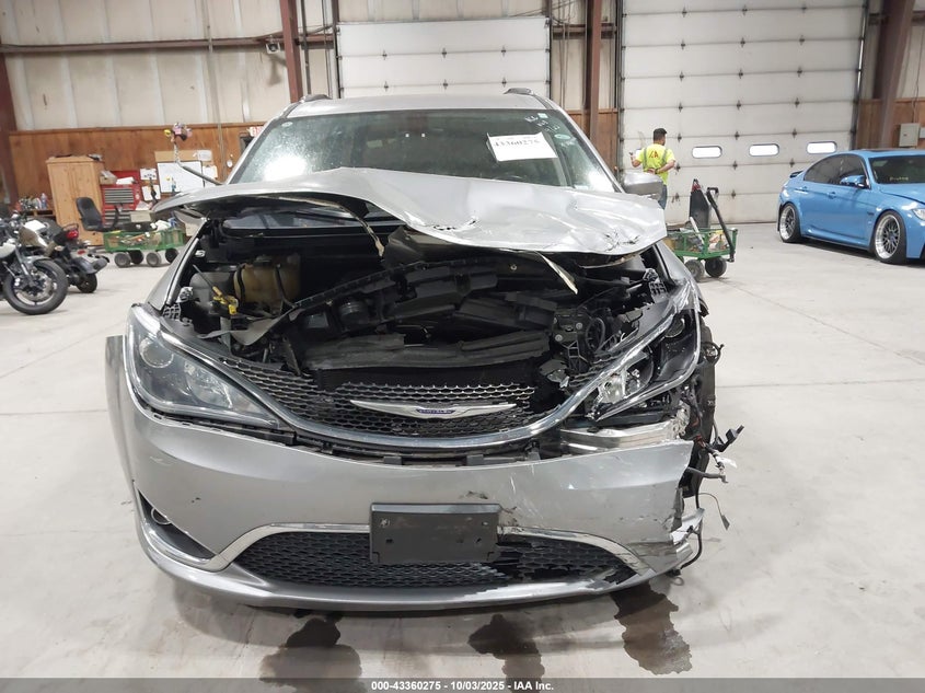 2019 Chrysler Pacifica Touring L VIN: 2C4RC1BG2KR507747 Lot: 43360275