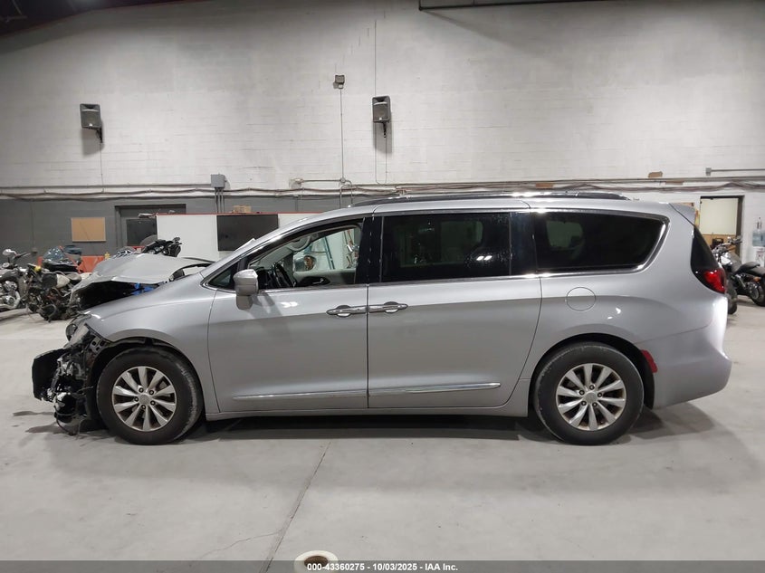 2019 Chrysler Pacifica Touring L VIN: 2C4RC1BG2KR507747 Lot: 43360275