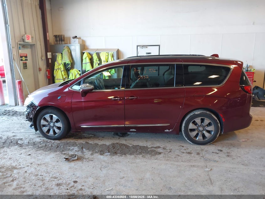 2018 Chrysler Pacifica Hybrid Limited VIN: 2C4RC1N70JR105526 Lot: 43360505