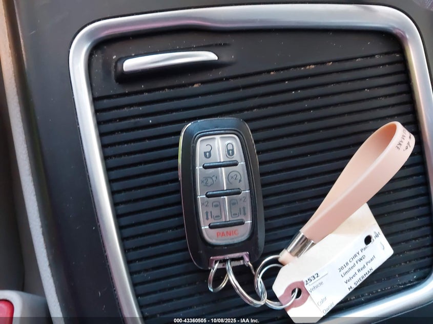 2018 Chrysler Pacifica Hybrid Limited VIN: 2C4RC1N70JR105526 Lot: 43360505