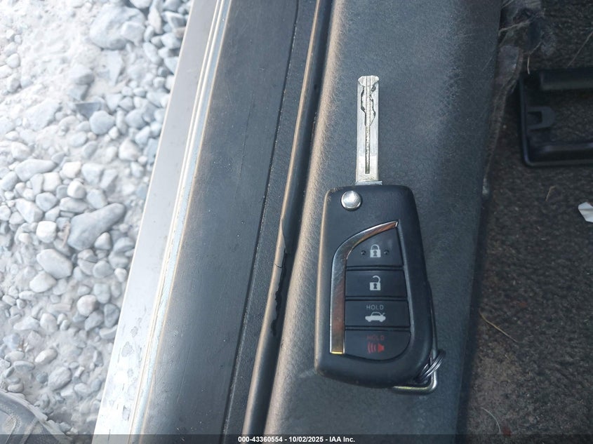 2020 TOYOTA CAMRY LE - 4T1C11AK1LU961795