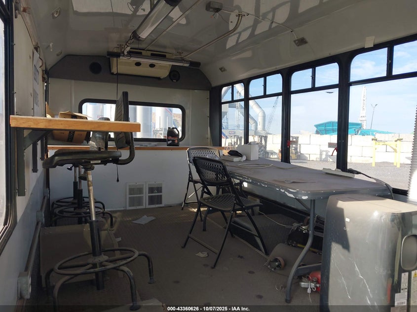 2003 Ford E-450 Cutaway Standard VIN: 1FDXE45S73HA26047 Lot: 43360626