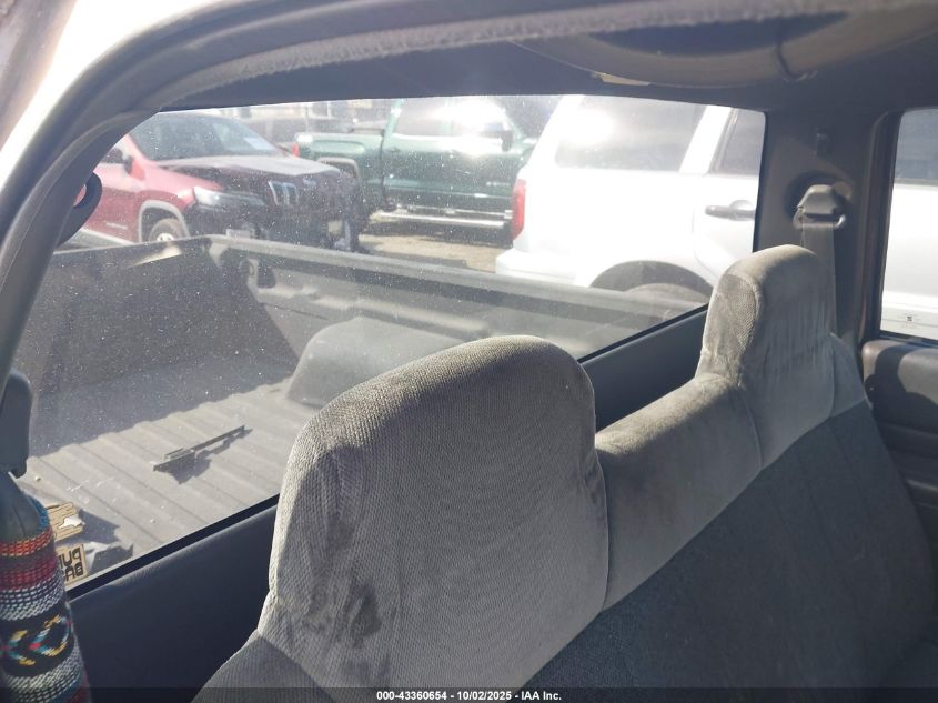 2002 GMC Sonoma Sl VIN: 1GTCS14W928183835 Lot: 43360654