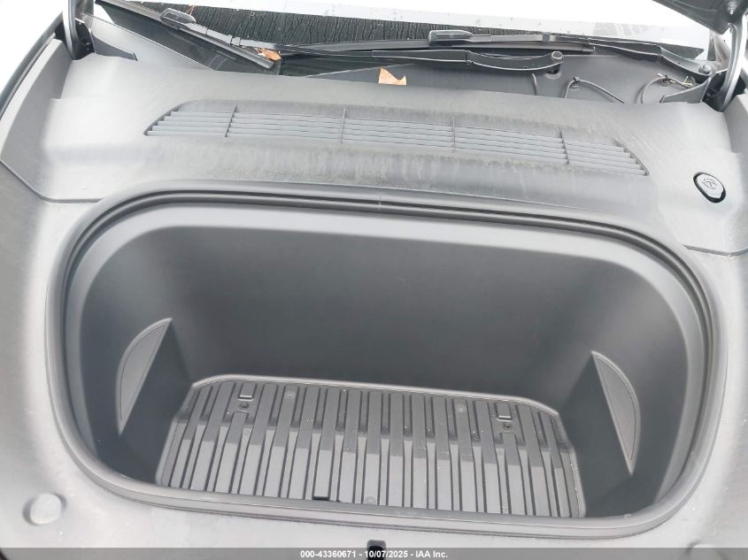 2024 Tesla Model Y Long Range Dual Motor All-Wheel Drive VIN: 7SAYGDEE2RA290105 Lot: 43360671