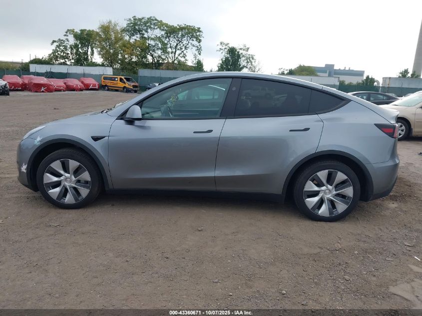 2024 Tesla Model Y Long Range Dual Motor All-Wheel Drive VIN: 7SAYGDEE2RA290105 Lot: 43360671