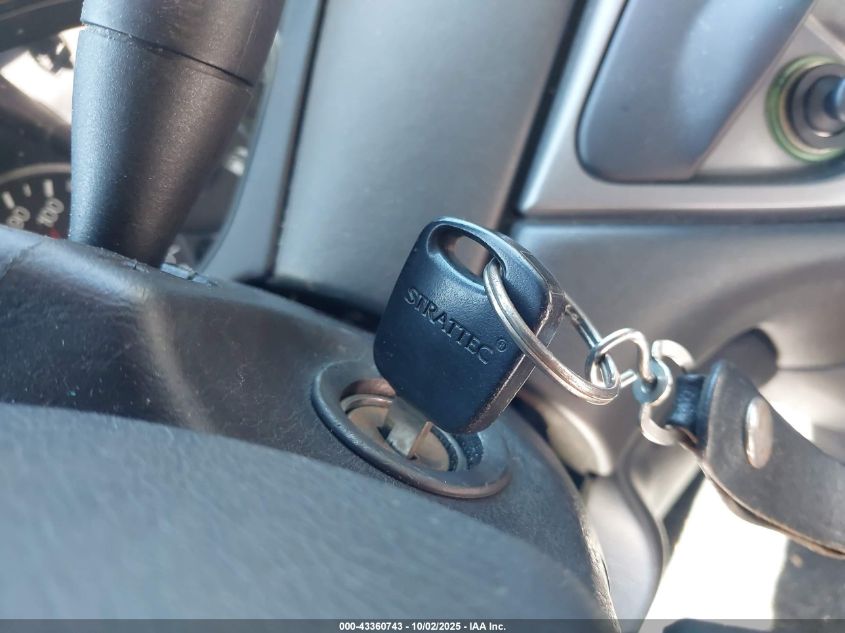 2001 Ford Focus Zx3 VIN: 3FAFP31311R128772 Lot: 43360743