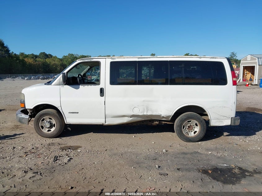2004 Chevrolet Express VIN: 1GAGG25U241242850 Lot: 43360875