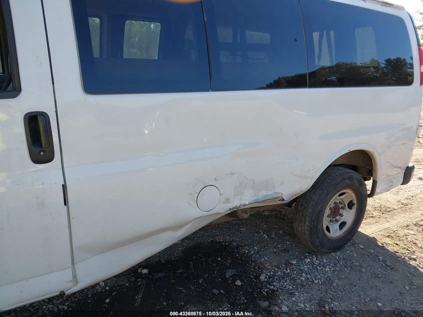 2004 Chevrolet Express VIN: 1GAGG25U241242850 Lot: 43360875