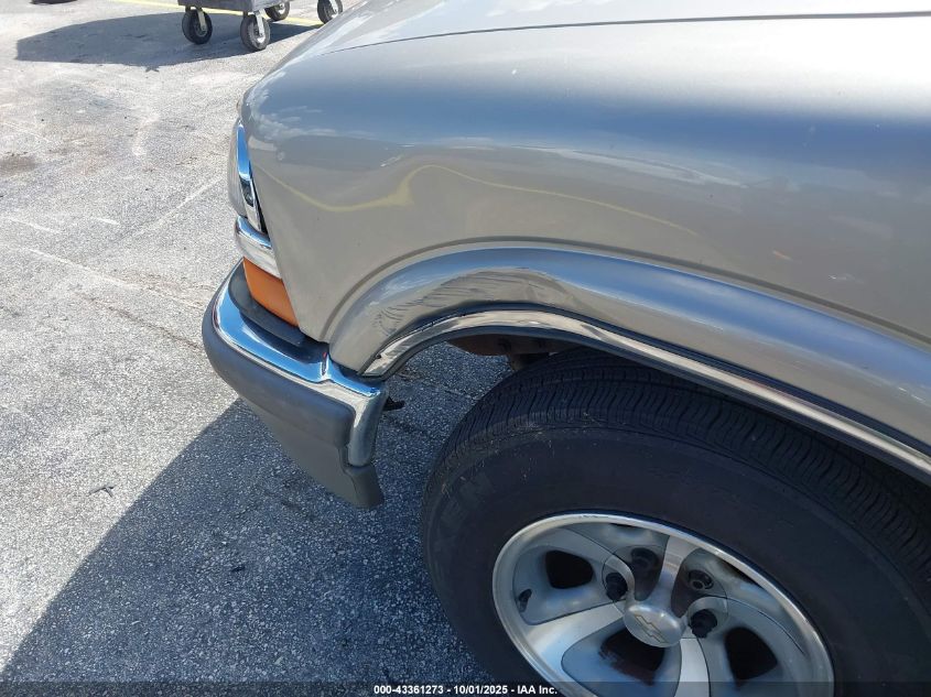 2002 Chevrolet S-10 Ls VIN: 1GCCS19W628112827 Lot: 43361273