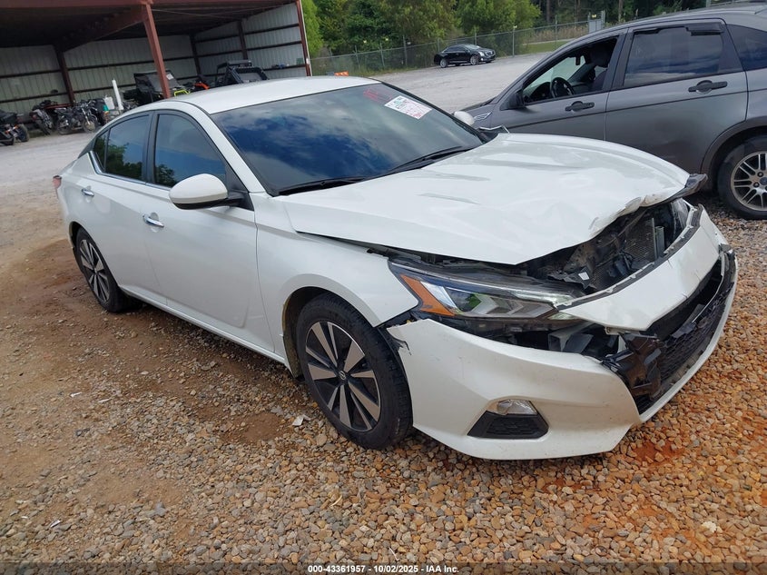 NISSAN ALTIMA SV FWD