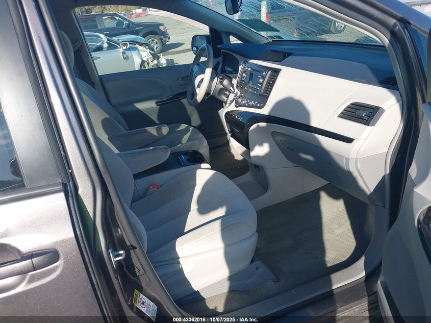 5TDKK3DC2DS376047 2013 TOYOTA SIENNA photo no. 5