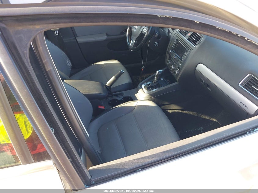 2013 VOLKSWAGEN JETTA HYBRID SEL 3VW637AJ2DM226008