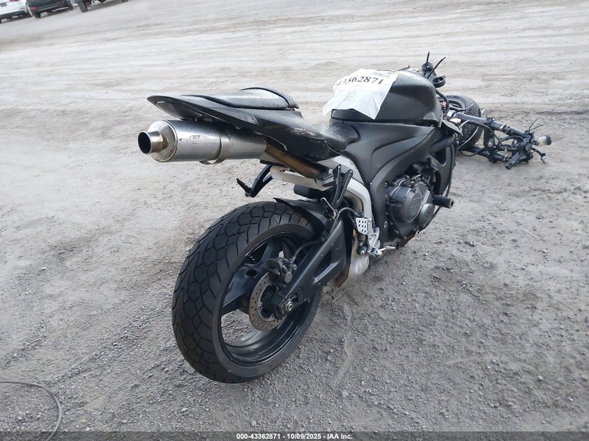 JH2PC40117M001951 2007 HONDA CBR photo no. 4