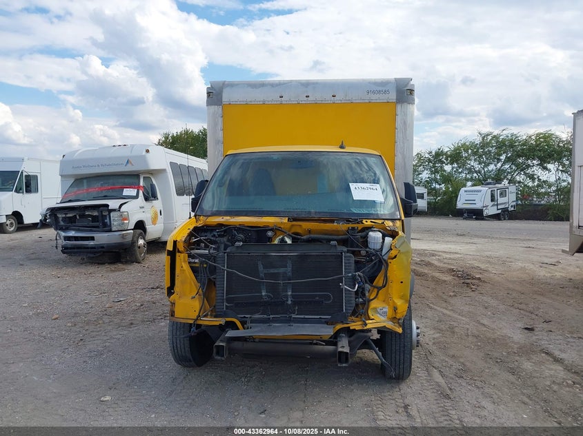 2018 GMC Savana Cutaway Work Van VIN: 7GZ37TCG9JN902074 Lot: 43362964