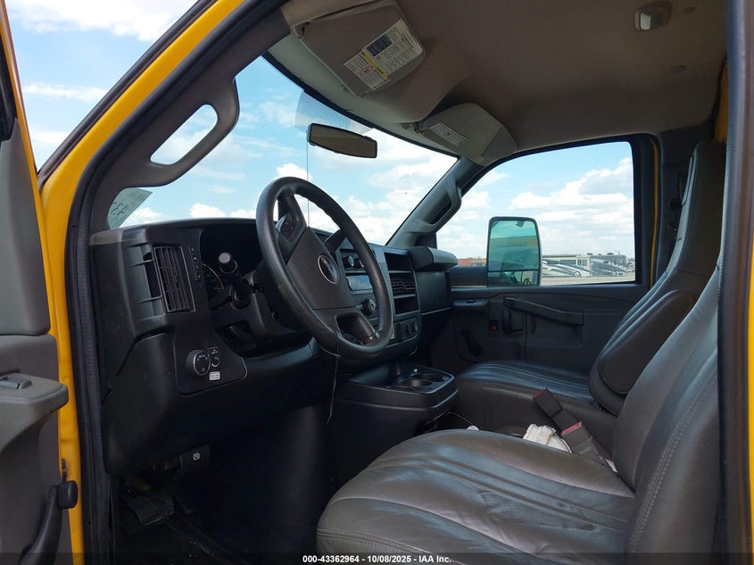 2018 GMC Savana Cutaway Work Van VIN: 7GZ37TCG9JN902074 Lot: 43362964