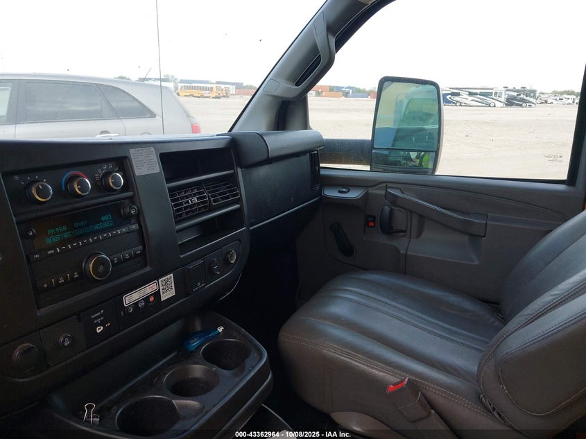 2018 GMC Savana Cutaway Work Van VIN: 7GZ37TCG9JN902074 Lot: 43362964