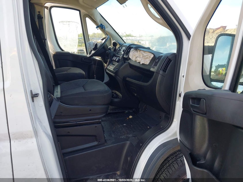 3C6TRVDG3JE100696 2018 RAM PROMASTER CITY photo no. 5