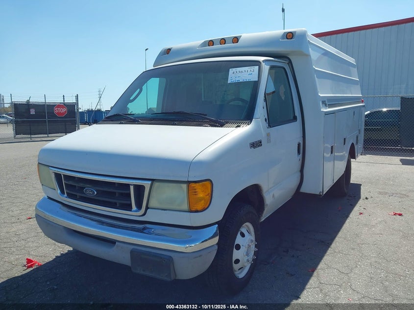 2003 FORD E-350 CUTAWAY auction photo 2