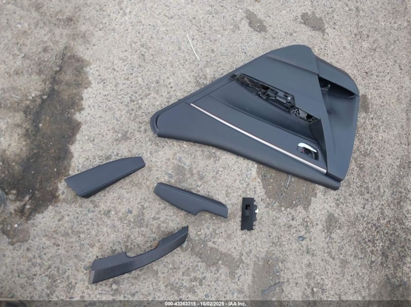 2015 Toyota Corolla S Plus VIN: 5YFBURHE4FP305078 Lot: 43363315