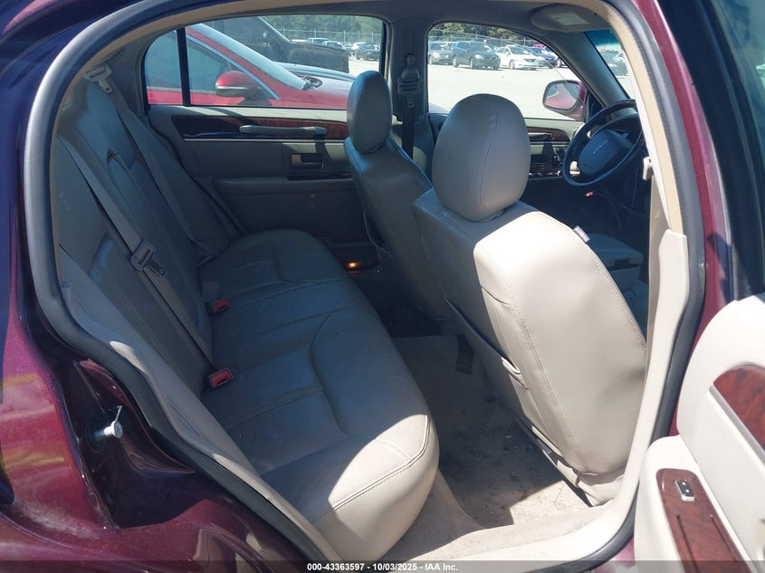 2008 Lincoln Town Car Signature Limited VIN: 2LNHM82V88X654574 Lot: 43363597