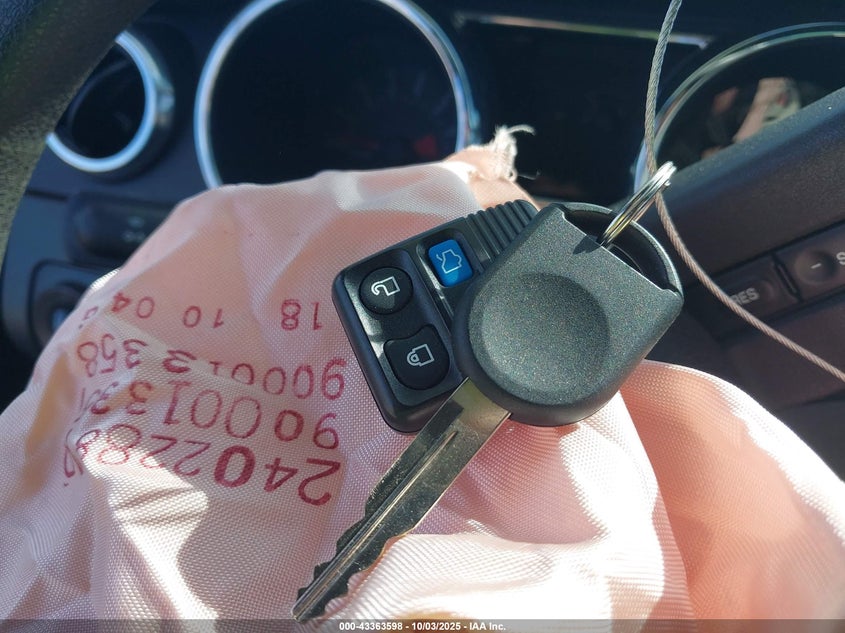 2005 Ford Mustang V6 Deluxe/V6 Premium VIN: 1ZVFT80N055117399 Lot: 43363598