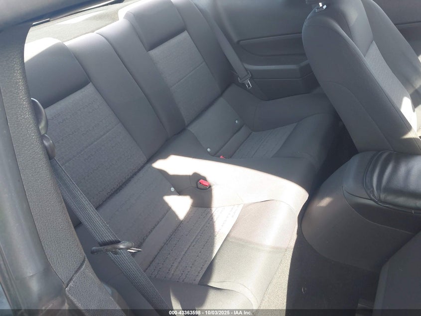 2005 Ford Mustang V6 Deluxe/V6 Premium VIN: 1ZVFT80N055117399 Lot: 43363598