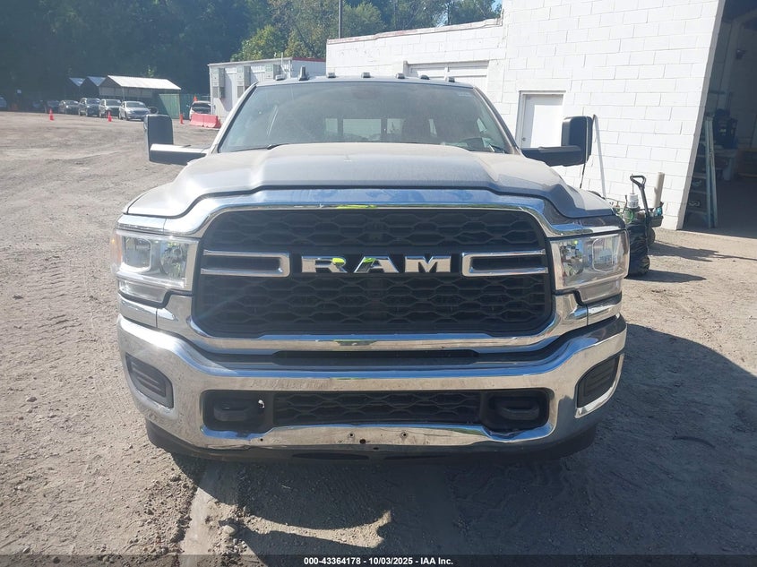 2022 Ram 3500 Tradesman 4X4 8' Box VIN: 3C63RRGL0NG135982 Lot: 43364178