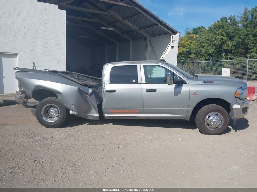 2022 Ram 3500 Tradesman 4X4 8' Box VIN: 3C63RRGL0NG135982 Lot: 43364178