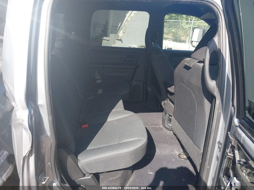 2022 Ram 3500 Tradesman 4X4 8' Box VIN: 3C63RRGL0NG135982 Lot: 43364178