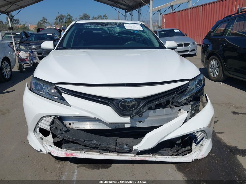 2018 Toyota Camry Le VIN: 4T1B11HKXJU018044 Lot: 43364230