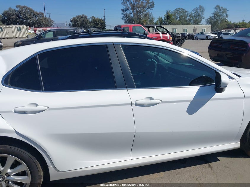 2018 Toyota Camry Le VIN: 4T1B11HKXJU018044 Lot: 43364230