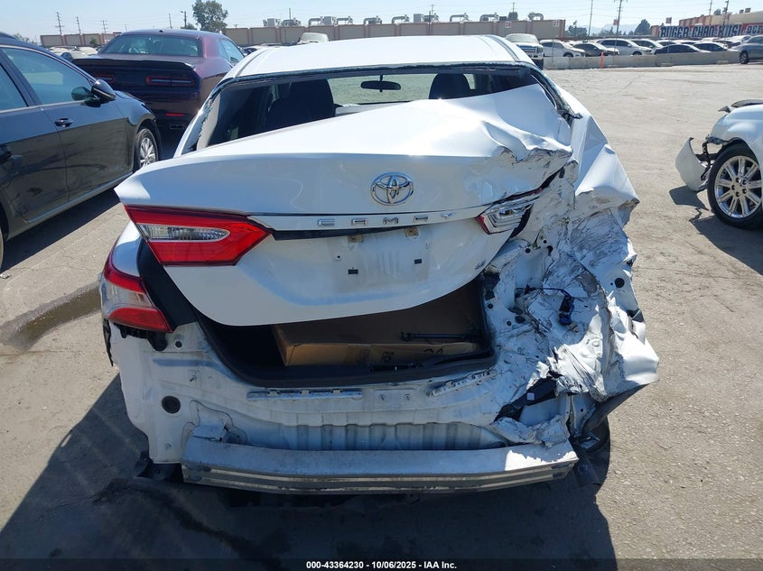 2018 Toyota Camry Le VIN: 4T1B11HKXJU018044 Lot: 43364230