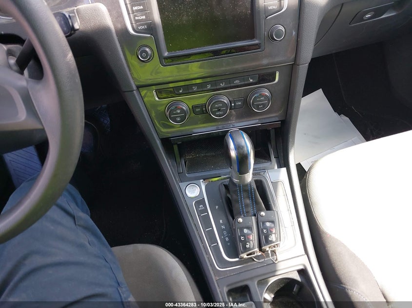 2016 VOLKSWAGEN E-GOLF SE - WVWKP7AU1GW910987