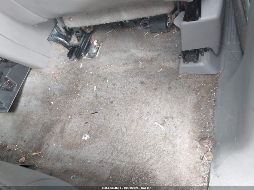 2005 GMC Yukon Slt VIN: 1GKEK13T95R260061 Lot: 43364661