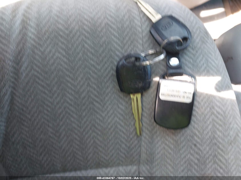 2005 Kia Sedona Ex/Lx VIN: KNDUP132656682628 Lot: 43364767