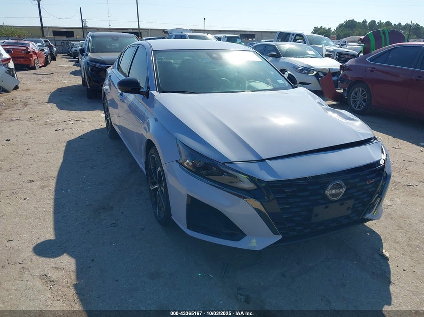 NISSAN ALTIMA SR FWD