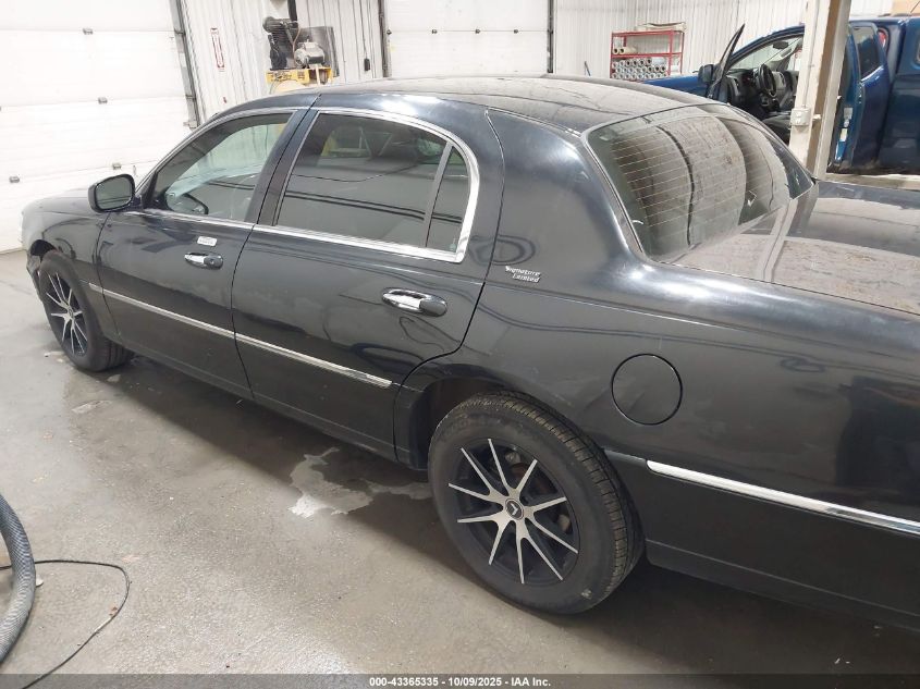 2005 Lincoln Town Car Signature Limited VIN: 1LNHM82W55Y606549 Lot: 43365335