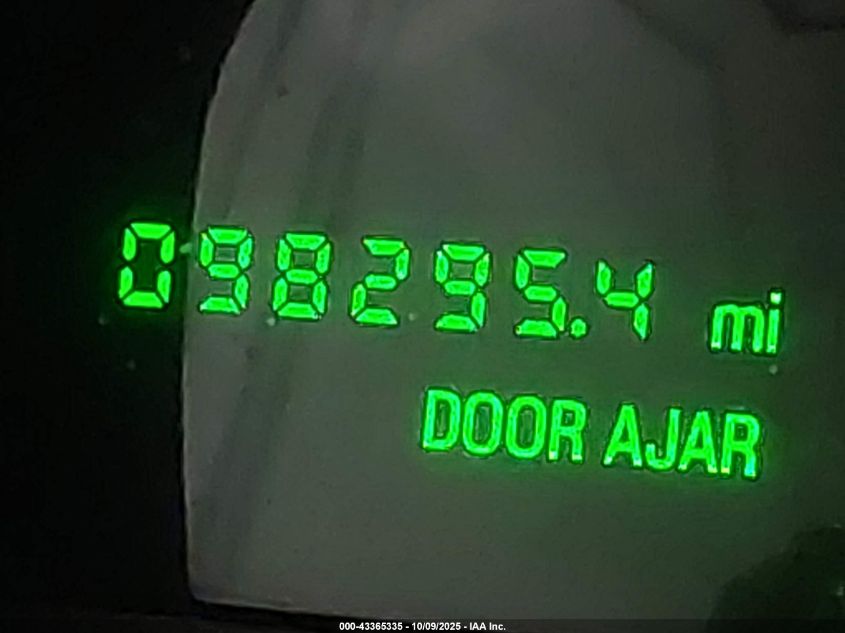 2005 Lincoln Town Car Signature Limited VIN: 1LNHM82W55Y606549 Lot: 43365335