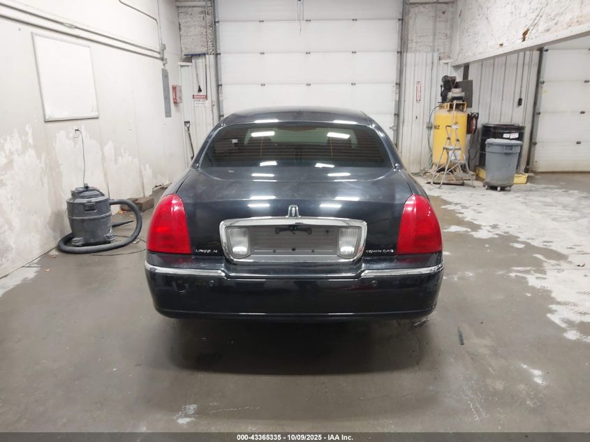 2005 Lincoln Town Car Signature Limited VIN: 1LNHM82W55Y606549 Lot: 43365335