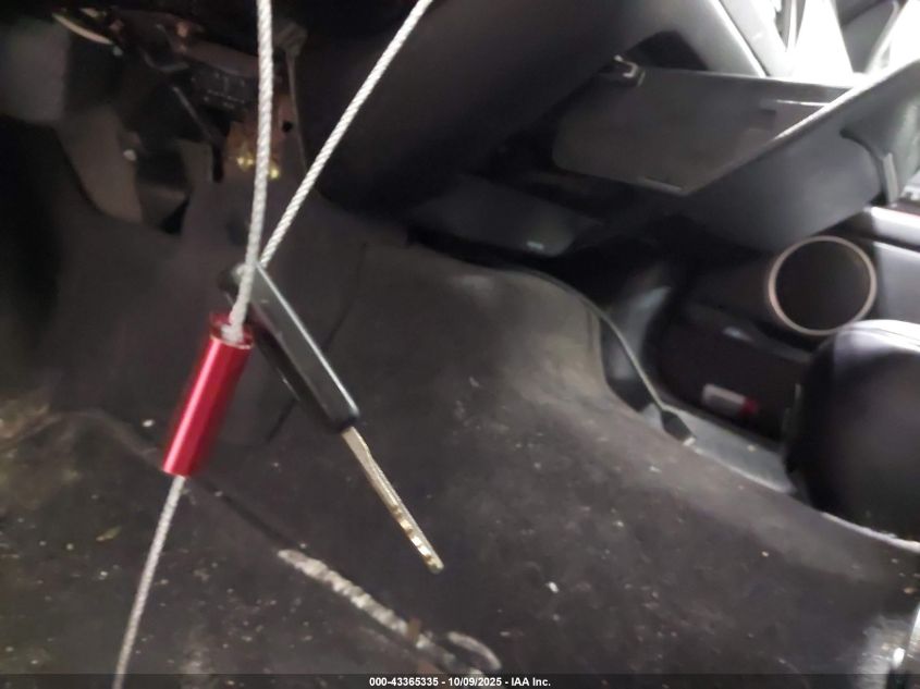 2005 Lincoln Town Car Signature Limited VIN: 1LNHM82W55Y606549 Lot: 43365335